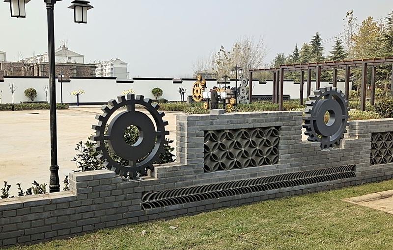 標(biāo)識(shí)牌廠家分享：景觀雕塑底座的作用-千帆標(biāo)識(shí)，行業(yè)經(jīng)驗(yàn)15年，為400+企業(yè)或市政單位提供標(biāo)識(shí)系統(tǒng)解決方案。