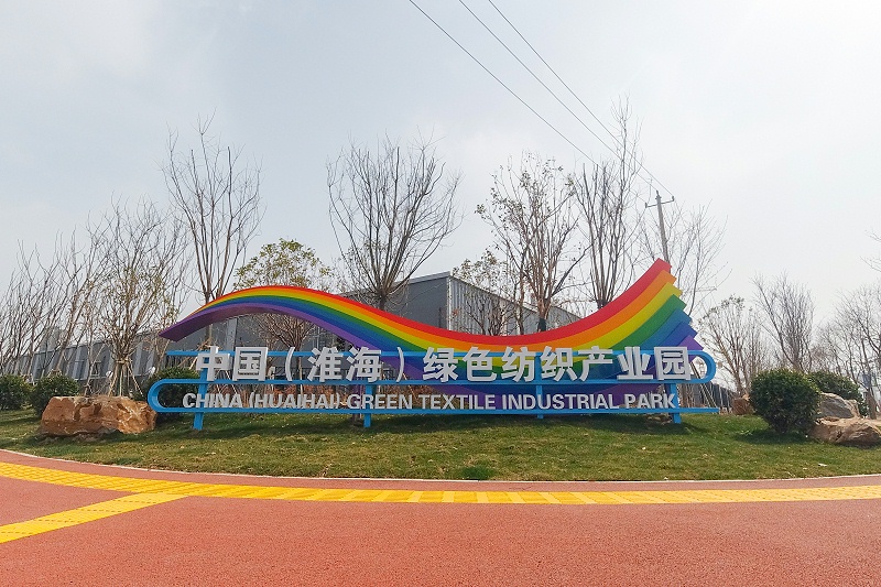 雕塑制作公司：不銹鋼的特征-千帆標識，行業(yè)經(jīng)驗18年，為400+企業(yè)或市政單位提供標識系統(tǒng)解決方案。